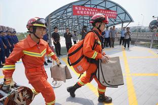 网友：班凯罗将来能成为联盟最强球员吗？小托马斯：他有机会